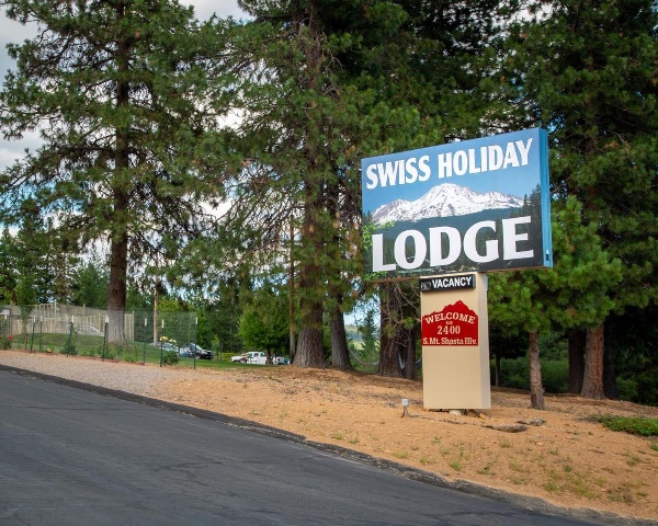 Swiss Holiday Lodge image 2