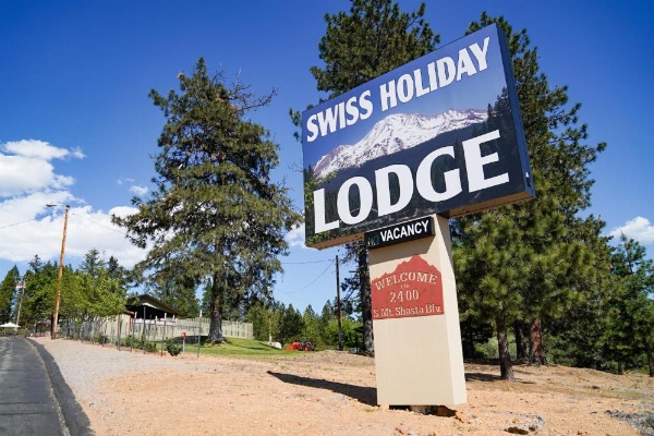 Swiss Holiday Lodge image 9